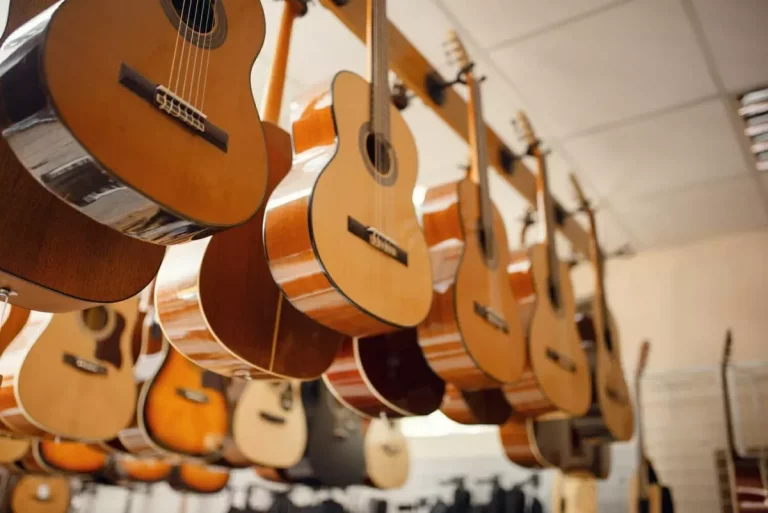Acoustic Guitar Buying Guide For Beginners