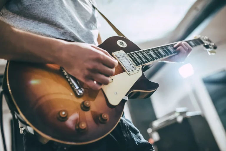 How To Choose An Electric Guitar For Beginners