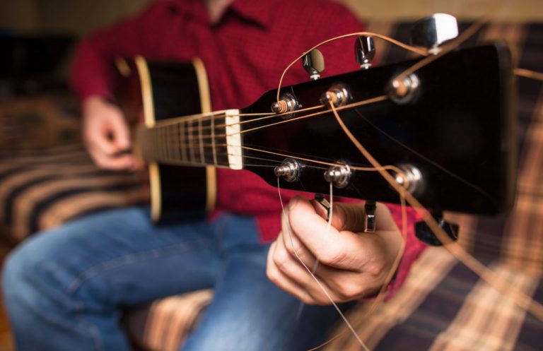 How To Tune A Guitar