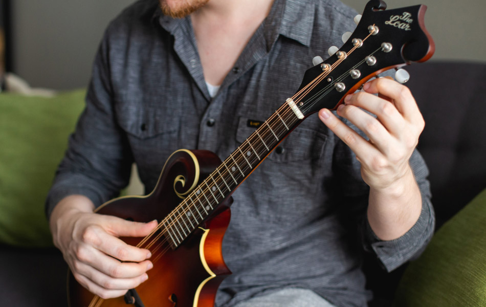 Tune a mandolin to itself