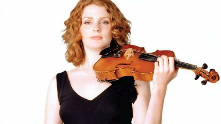 Play the violin with proper posture