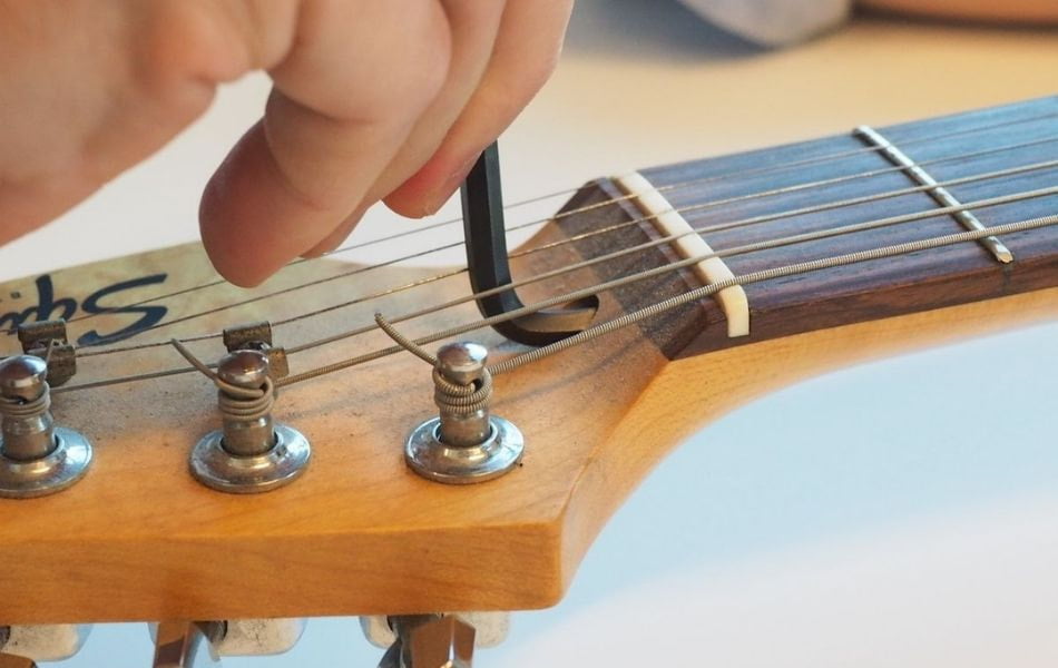 Some principle for 8 string standard tuning