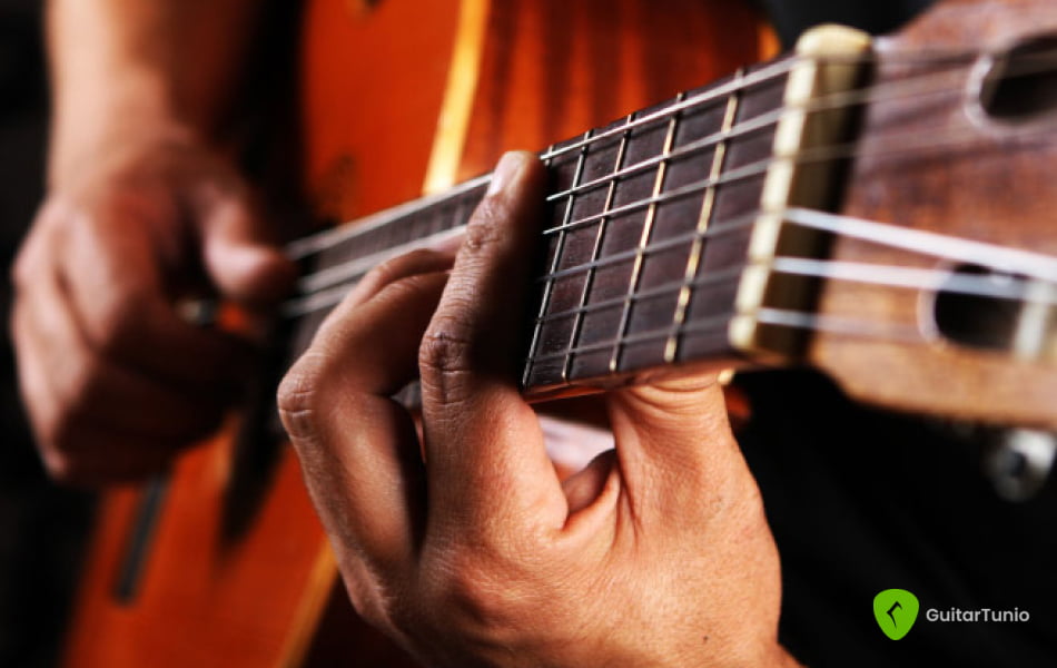 How to Play The E Minor Pentatonic Scale