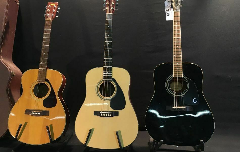 Yamaha F310b - Acoustic Guitar