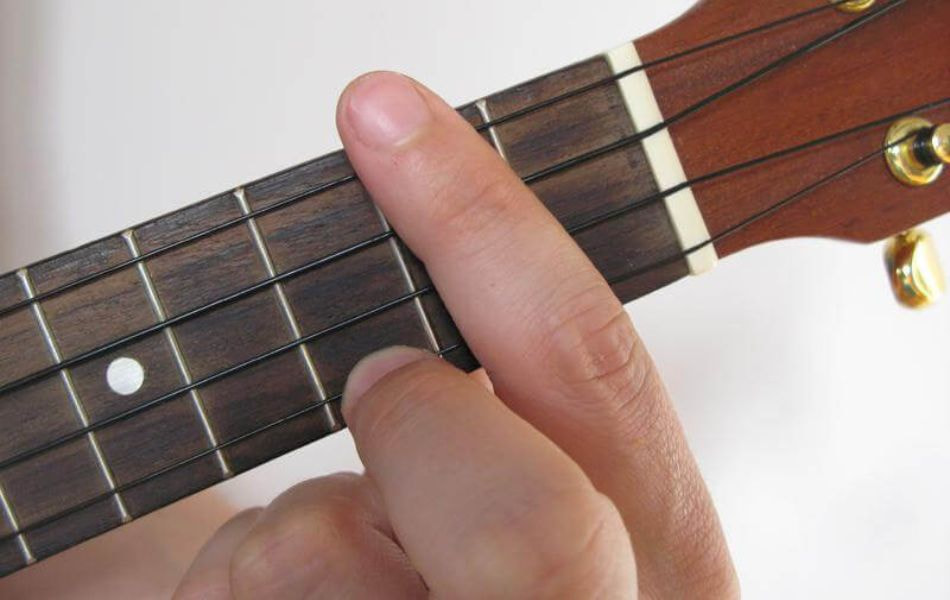 Fundamental of D7 chord on ukulele baritone